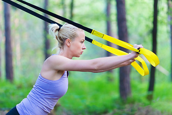 포토 JPG 해외이미지 나무 백인 공원 여자 스포츠 포즈 운동화 신체 모션 자연 근육 건강 한명 사람 야외 운동 숫자 강사 스트레칭 힘 활발 장비 악단 던지기 숲 연습 체육관 스트랩 해외202004 해외포토 서양인 식물 직업 문자 1 공공시설 음악 신발 컨셉 생태계 파일형식 이미지허브