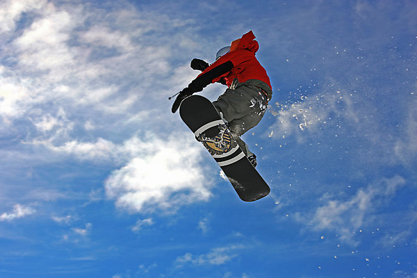 포토 JPG 해외이미지 라이프스타일 남자 겨울 스키 산 야외 운동 점프 스노우보드 묘기 시원함 스노우보더 해외202004 해외포토 계절 모션 겨울스포츠 운동선수 건강 사람 생활 보드_스포츠 파일형식 이미지허브