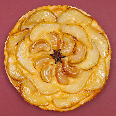 포토 JPG 해외이미지 전통 음식 백그라운드 과일 재료 디저트 요리 사람없음 장식 빵집 가을 신선 원형 달콤 맛 사과 굽기 먹기 프랑스어 시나몬 타르트 페스츄리 핸드메이드 캐러멜 해외202004 해외포토 도형 문자 계절 빵 컨셉 모션 상점 구이 파이_빵 파일형식 이미지허브