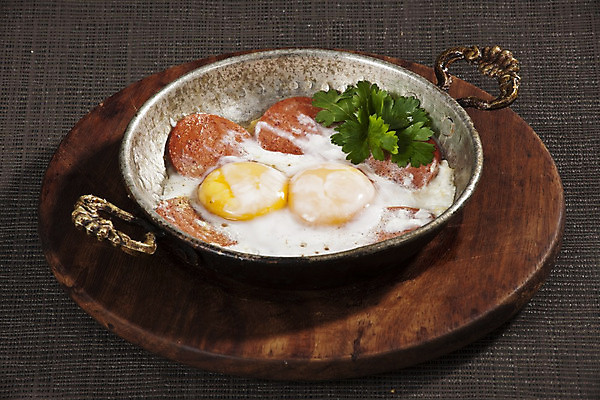 포토 JPG 해외이미지 동물 라이프스타일 음식 탁자 건강 요리 사람없음 옆모습 초록색 파란색 노란색 계란 맑음 식사 튀김 수확 흰색 시골 뜨거움 아침식사 먹기 후추 노른자 단백질 해외202004 해외포토 뷰포인트 컬러 가구 농업 모션 날씨 생활 알 향신료 영양소 파일형식 이미지허브