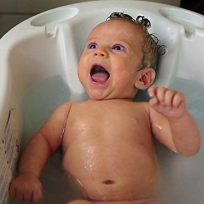 포토 JPG 해외이미지 백인 손 행복 얼굴 어린이 백그라운드 신체 건강 사랑 한명 사람 물 파란색 쌓기 거품 기쁨 욕실 흰색 침대 표현 아기 신생아 달콤 작음 피부 샴푸 기어가기 결백 돌봄 천진난만 해외202004 해외포토 자연요소 서양인 1 감정 컬러 가구 컨셉 모션 신체부위 위생용품 맛 크기 파일형식 이미지허브