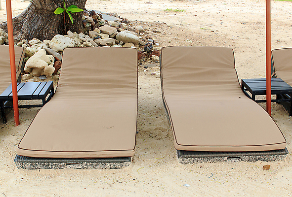 포토 JPG 해외이미지 모래 파도 바다 섬 여행 의자 태국 자연 휴가 휴식 사람없음 야외 물 컬러풀 여행객 침대 만 즐거움 파라다이스 해외202004 해외포토 자연요소 감정 아시아 컬러 가구 컨셉 사람 생태계 파일형식 이미지허브