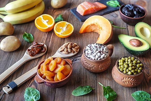 포토 JPG 해외이미지 음식 컨셉 잎 다이어트 토마토 채소 오렌지 호박 콩 감자 건조 바나나 건강 종류 어류 사람없음 목재 초록색 세트 쌓기 견과류 시골 정상 균형 다발 완두콩 연어 아몬드 모음 시금치 흙더미 바이탈 살구 해외202004 해외포토 나무 식물 컬러 과일 재료 모션 곡류 수중동물 흙 파일형식 더미 이미지허브