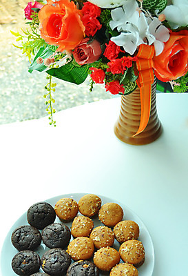 포토 JPG 해외이미지 음식 빵 디저트 사람없음 장식 갈색 케이크 초콜릿 빵집 생일 달콤 컵케이크 굽기 크림 고립 해외202004 해외포토 기념일 컬러 상점 맛 구이 파일형식 이미지허브