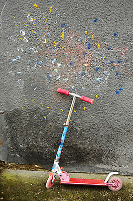 포토 JPG 해외이미지 길 어린이 벽 스포츠 백그라운드 교통시설 손잡이 사람없음 파란색 장난감 장비 스쿠터 게임 바퀴 승차 작음 자르기 오브젝트 싱글 추적 옛날 접기 중고 해외202004 해외포토 컬러 교통 모션 놀이 사람 오토바이 크기 시설 파일형식 이미지허브