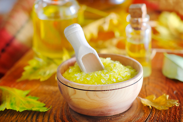 포토 JPG 해외이미지 잎 사람없음 아웃포커스 노란색 스파 오일 아로마 스파용품 아로마테라피 나무그릇 스쿱 입욕소금 해외202004 해외포토 식물 그릇 음식 컬러 촬영기법 목재 화장품 미용용품 오브젝트 소금 테라피 파일형식 이미지허브