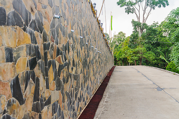 포토 JPG 해외이미지 아시아 종교 도로 벽 건축양식 태국 사람없음 교회 힘 골동품 바위 사찰 질감 옛날 해외202004 해외포토 건축 나라 길 종교건축 교통시설 건물 돌_바위 파일형식 이미지허브