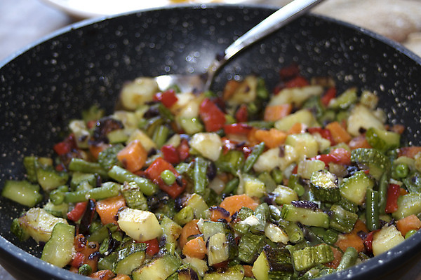 포토 JPG 해외이미지 음식 백그라운드 다이어트 채소 콩 건강 옥수수 요리 사람없음 빨간색 초록색 식사 당근 신선 유기농 완두콩 날것 점심식사 꼬투리 채식주의자 개조 해외202004 해외포토 웰빙 컬러 곡류 뿌리채소 채식 파일형식 이미지허브