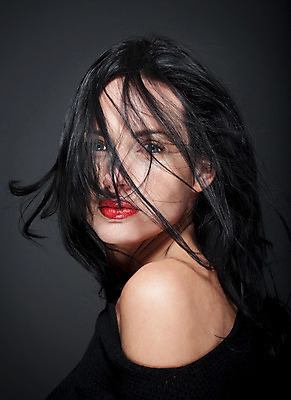 포토 JPG 해외이미지 백인 모델 헤어스타일 응시 여자 얼굴 포즈 백그라운드 한명 사람 성인 유행 입술 내추럴 고립 스타일 해외202004 해외포토 서양인 1 시선 신체부위 파일형식 이미지허브