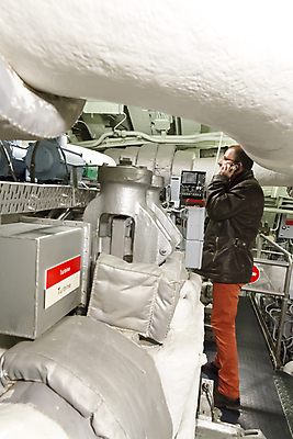 포토 JPG 해외이미지 식물 디자인 산업 선 부분 공장 모션 자동차 불꽃 사람없음 금속 힘 기계 장비 공구 작업 바퀴 원형 구멍 보트 작업실 제조 연결 철 톱니바퀴 그라인더 엔진 공학 되감기 방법 용접 자동화 철강 해외202004 해외포토 도형 교육 육상교통 배_교통 공업 재질 불 도구 커피용품 파일형식 이미지허브