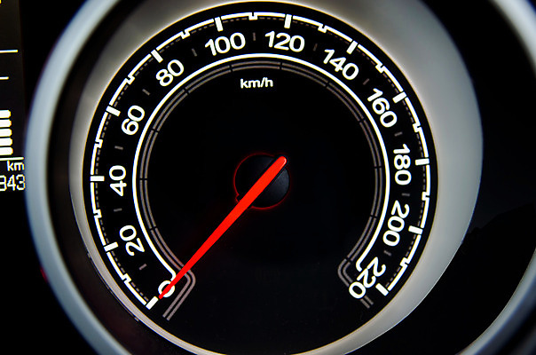 포토 JPG 해외이미지 스포츠 백그라운드 교통시설 자동차 사람없음 내부 빛 달리기 숫자 디지털 검은색 힘 운전 기구 판넬 지시 계산대 측정 속도 다이얼 엔진 계량기 모터 게이지 계기판 과속 속도계 자동 제어 한계 해외202004 해외포토 문자 육상교통 컬러 교통 모션 시설 파일형식 이미지허브