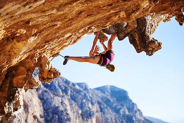 포토 JPG 해외이미지 주간 전신 여자 하늘 매달리기 한명 성인 야외 앞모습 잡기 암벽 암벽등반 암벽등반가 성인여자한명만 해외202004 해외포토 자연요소 1 뷰포인트 모션 사람 등산 여자한명만 성인여자만 파일형식 이미지허브