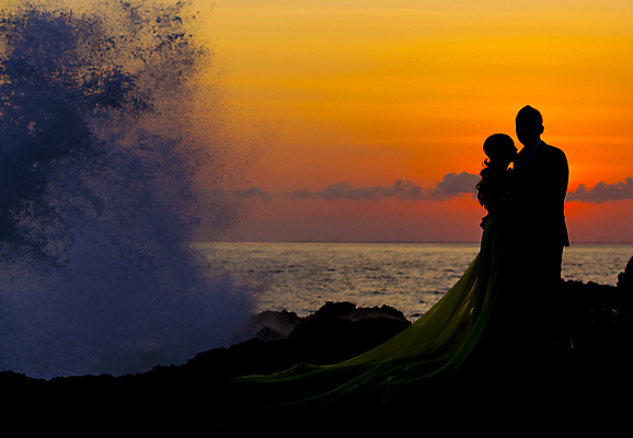 포토 JPG 해외이미지 전신 커플 여자 남자 행복 실루엣 파도 바다 여행 휴가 휴식 함께함 풍경 성인 야외 두명 여름 일몰 성인만 해외202004 해외포토 계절 감정 컨셉 관계 촬영기법 사람 노을 파일형식 이미지허브