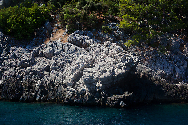 포토 JPG 해외이미지 나무 식물 파도 바다 자연 하늘 사람없음 야외 가로 초록색 물 파란색 햇빛 맑음 회색 바위 흰색 구멍 균열 지중해 칠면조 해외202004 해외포토 자연요소 컬러 모션 조류 날씨 태양 돌_바위 생태계 파일형식 이미지허브