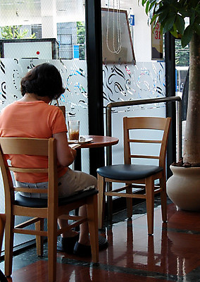 포토 JPG 해외이미지 커피 음료 음식 다이어트 의자 유리 휴가 실내 요리 사람없음 친구 환경 식당 저녁식사 사막 신선 바 아침식사 카페테리아 단절 해외202004 해외포토 가구 관계 재질 건강 내부 상점 식사 파일형식 이미지허브