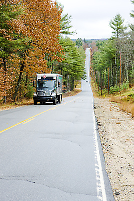 포토 JPG 해외이미지 1 외관 도로 교통수단 북아메리카 교통시설 자동차 사람없음 야외 미국 트럭 짐차 해외202004 해외포토 길 육상교통 교통 아메리카 시설 파일형식 이미지허브
