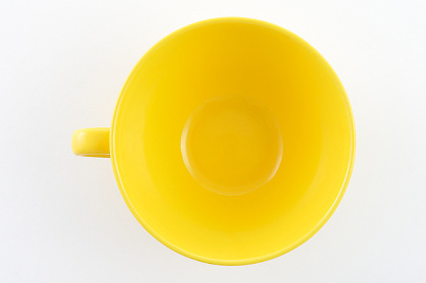 포토 JPG 해외이미지 접시 백그라운드 사람없음 노란색 흰색 원형 정상 해외202004 해외포토 도형 식기 컬러 파일형식 이미지허브