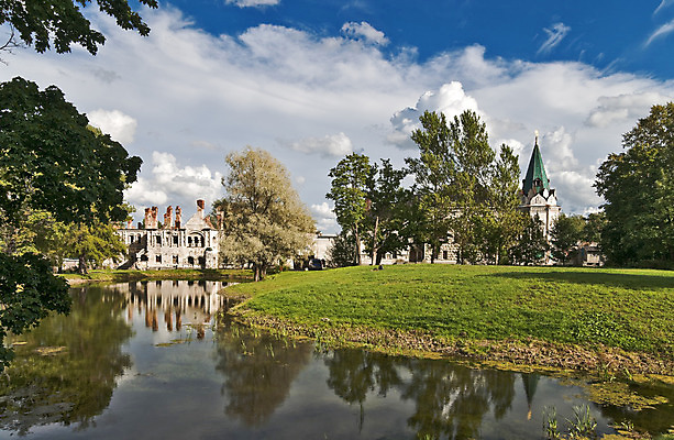 포토 JPG 해외이미지 나무 구름 공원 자연 날씨 풍경 사람없음 야외 건물 초록색 강 반사 맑음 봄 바위 연못 러시아 타운 옛날 해외202004 해외포토 자연요소 식물 건축물 계절 공공시설 유럽 컬러 돌_바위 도시 생태계 파일형식 이미지허브