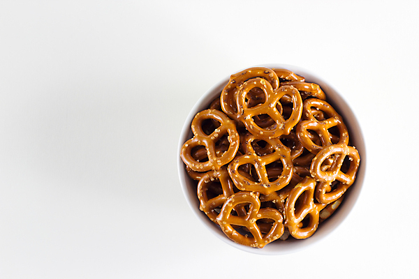 포토 JPG 해외이미지 실내 사람없음 하이앵글 흰배경 담기 브레첼 해외202004 미니프레즐 해외포토 뷰포인트 백그라운드 모션 디저트 내부 과자 흰색 파일형식 이미지허브