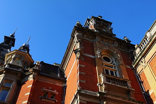 포토 JPG 해외이미지 나무 전통 디자인 외관 유럽 문화 벽 여행 패턴 건축양식 창문 하늘 지붕 벽돌 거리 주택 미술 사람없음 빨간색 물 파란색 강 자전거 봄 바위 등불 도시 역사 재산 네덜란드 함선 운하 과거 암스테르담 바로크 옛날 스타일 해외202004 해외포토 자연요소 식물 계절 건축 나라 컬러 컨셉 무늬 배_교통 문화예술 조명 건물 금융 바이크 돌_바위 파일형식 이미지허브
