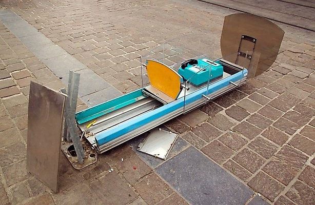 포토 JPG 해외이미지 사람없음 스마트폰 가을 사건 전화기 통화 부스 땅바닥 해외202004 해외포토 계절 모션 바닥 핸드폰 스마트기기 파일형식 이미지허브