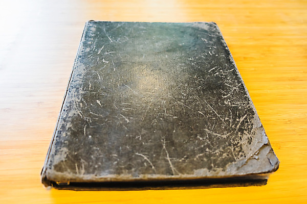 포토 JPG 해외이미지 교육 백그라운드 텍스트 탁자 사람없음 목재 책 갈색 쌓기 우주 검은색 공백 수확 골동품 덮개 도서관 가죽 읽기 싱글 질감 복고 옛날 해외202004 해외포토 나무 컬러 가구 농업 재료 모션 뚜껑 파일형식 이미지허브