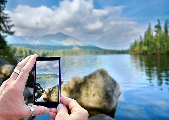 포토 JPG 해외이미지 라이프스타일 손 호수 여행 백그라운드 자연 모바일 산 세포 사람 풍경 사람없음 야외 물 여름 스마트폰 핸드폰 여행객 카메라 디지털 스크린 사진촬영 연못 잡기 전화기 스마트 그림 절정 해외202004 해외포토 자연요소 계절 컨셉 모션 생활 신체부위 전자제품 스마트기기 촬영 생태계 파일형식 이미지허브