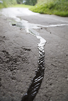 포토 JPG 해외이미지 거리 사람없음 초록색 물 흐름 붓기 닫기 빗물 해외202004 해외포토 자연요소 컬러 컨셉 모션 비_날씨 파일형식 이미지허브