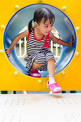 포토 JPG 해외이미지 라이프스타일 응시 공원 여자 행복 어린이 포즈 장난 놀이 건강 한명 사람 동양인 야외 우주 중국 유치원 활발 기쁨 게임 놀이터 긍정 튜브 쉬는시간 기어가기 걸음마 해외202004 해외포토 1 시선 공공시설 교육 감정 아시아 컨셉 모션 휴식 인종 생활 파일형식 이미지허브