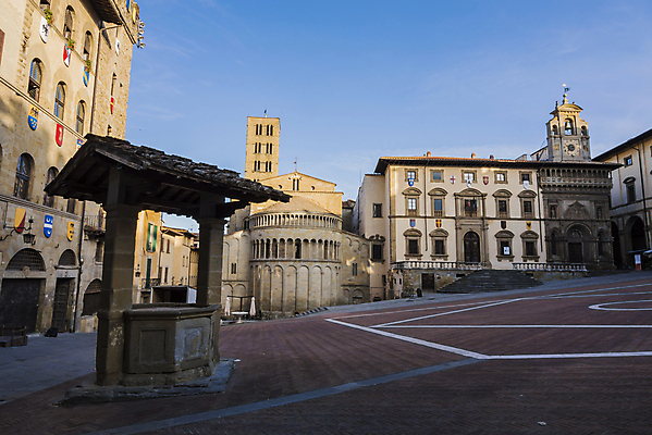포토 JPG 해외이미지 유럽 무기 벽 건축양식 창문 사람없음 건물 목재 교회 문 계단 이탈리아 골동품 발코니 램프 기둥 도시 중세 역사 보행로 부식 아치 정사각형 대리석 타운 단계 깨짐 옛날 토스카나 해외202004 해외포토 도형 나무 건축물 건축 나라 길 컨셉 재료 종교건축 조명 파일형식 이미지허브