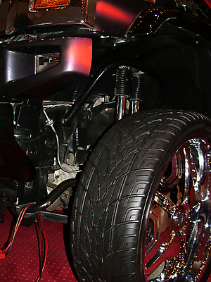 포토 JPG 해외이미지 교통시설 자동차 사람없음 빛 판매 금속 힘 기계 바퀴 구매 은색 복원 임대 자동 세련 해외202004 해외포토 육상교통 컬러 교통 재질 경제 쇼핑 시설 파일형식 이미지허브