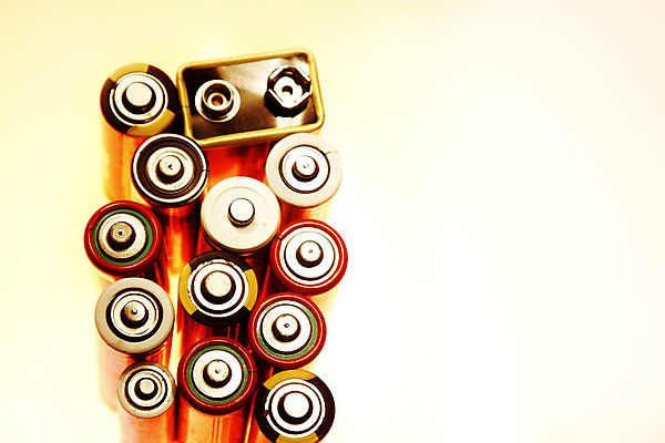 포토 JPG 해외이미지 실내 사람없음 전자제품 힘 재활용 에너지 최고 일회용 상승 볼트 충전 교체 베터리 요금 공급 카피스페이스 해외202004 해외포토 컨셉 내부 공백 공구 친환경 파일형식 이미지허브