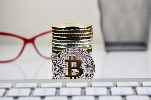 포토 JPG 해외이미지 안경 돈 미래 사람없음 동전 저축 상인 외화 투자 해외202004 해외포토 잡화 컨셉 비즈니스 금융 재산 파일형식 이미지허브