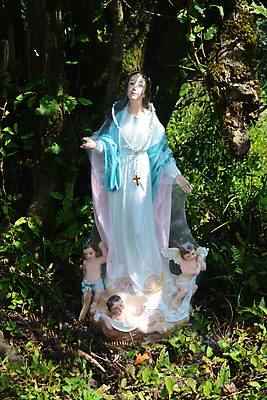 포토 JPG 해외이미지 아시아 종교 문화 어린이 조각 여행 엄마 천사 사랑 미술 사람없음 야외 장식 조각상 숫자 성당 교회 평화 믿음 성경 희망 골동품 기도 아기 예수 숲 집중 심볼 순수 신성 마리아 신앙심 환상 해외202004 해외포토 문자 감정 나라 컨셉 종교용품 가족 종교건축 문화예술 사람 건물 조형물 신_종교 파일형식 이미지허브