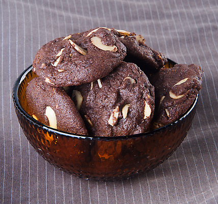 포토 JPG 해외이미지 전통 음식 백그라운드 디저트 주택 건강 사람없음 갈색 쌓기 쿠키 케이크 초콜릿 빵집 우유 견과류 흰색 대접 신선 그룹 달콤 맛 아침식사 폐기물 유혹 굽기 먹기 아몬드 칼로리 흙더미 충동구매 고립 부스러기 페스츄리 해로움 핸드메이드 개암 해외202004 해외포토 열매 빵 컬러 컨셉 모션 유제품 건물 쇼핑 상점 식사 흙 쓰레기 구이 과소비 파일형식 더미 이미지허브