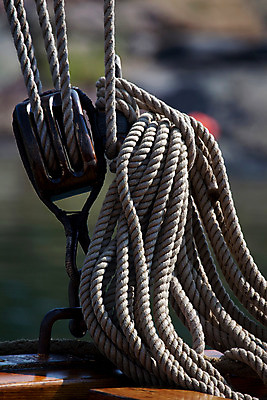 포토 JPG 해외이미지 전통 선 밧줄 바다 여행 백그라운드 하늘 바람 항해 사람없음 목재 갈색 블록 장비 수확 업무 보트 클래식 닫기 묶기 묘사 함선 매듭 돛대 도르래 옛날 조작 해외202004 해외포토 자연요소 나무 줄 컬러 컨셉 농업 배_교통 재료 모션 날씨 작업 파일형식 이미지허브