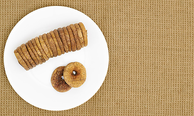 포토 JPG 해외이미지 접시 음식 백그라운드 과일 재료 디저트 건조 건강 사람없음 갈색 노란색 달콤 맛 무화과 내추럴 영양분 채식주의자 해외202004 해외포토 식기 컬러 컨셉 채식 파일형식 이미지허브