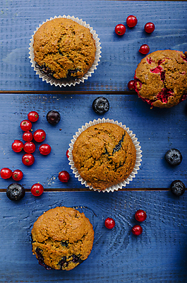 포토 JPG 해외이미지 열매 커피 음식 빵 백그라운드 탁자 디저트 건강 사람없음 컵 파란색 갈색 케이크 초콜릿 식사 빵집 흰색 대접 신선 달콤 맛 아침식사 설탕 컵케이크 굽기 유기농 블루베리 브런치 머핀 고립 바이오 페스츄리 핸드메이드 해외202004 해외포토 식물 식기 웰빙 음료 컬러 가구 컨셉 과일 상점 구이 파일형식 이미지허브