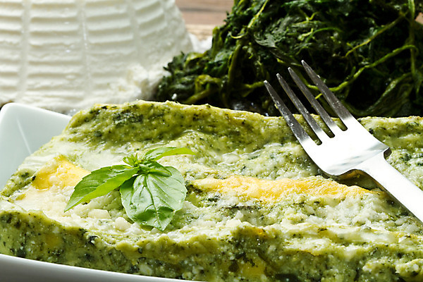 포토 JPG 해외이미지 전통 음식 조각 채소 치즈 요리 사람없음 식당 저녁식사 클래식 굽기 시금치 성분 점심식사 라자냐 채식주의자 해외202004 해외포토 컨셉 유제품 상점 식사 이탈리아음식 구이 채식 파일형식 이미지허브