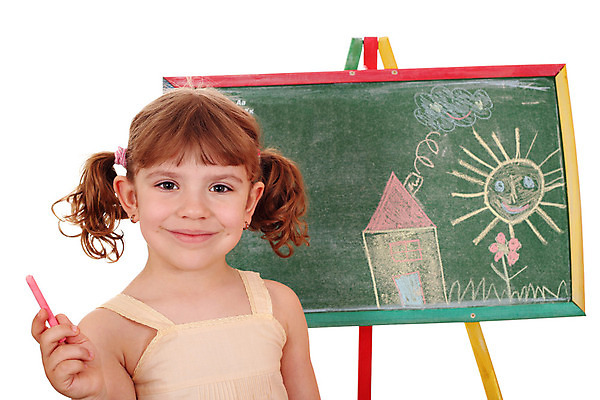 포토 JPG 해외이미지 백인 여자 딸 행복 어린이 장난 놀이 탁자 창조 한명 사람 컬러풀 칠판 기쁨 흰색 표현 그리기 달콤 스케치 그림 분필 해외202004 해외포토 서양인 1 감정 컬러 가구 가족 모션 미술 맛 초크 파일형식 이미지허브