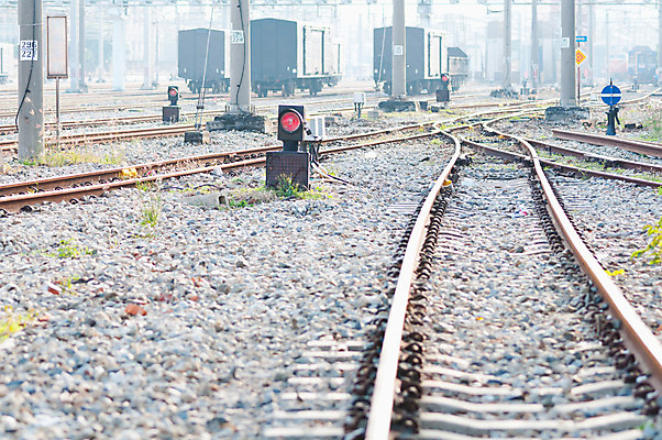 포토 JPG 해외이미지 산업 길 선 여행 비즈니스 교통시설 모션 자동차 거리 사람없음 야외 빨간색 빛 금속 검은색 기차 수확 화물 도시 기다림 전철 역 방향 철 사인 속도 장면 마차 승객 엔진 일반 단상 덩어리 그만 방법 선로 옛날 철강 해외202004 해외포토 육상교통 교통수단 컬러 교통 농업 재질 대중교통 운송업 시설 파일형식 이미지허브