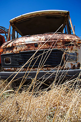 포토 JPG 해외이미지 전통 산업 여행 밭 교통시설 자동차 자연 하늘 풍경 사람없음 야외 여름 파란색 빛 햇빛 맑음 수확 지중해 버리기 그리스 짐차 산토리니 그리스인 깨짐 옛날 해외202004 해외포토 서양인 계절 유럽 육상교통 바다 컬러 교통 컨셉 농업 모션 날씨 태양 시설 생태계 파일형식 이미지허브