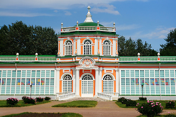 포토 JPG 해외이미지 나무 전통 외관 공원 유럽 문화 건축양식 자연 하늘 주택 미술 풍경 잔디 사람없음 야외 건물 장식 초록색 여름 파란색 반사 궁전 사찰 역사 클래식 고급 맨션 박물관 러시아 과거 기념물 모스크바 옛날 웅장함 해외202004 해외포토 식물 건축물 계절 공공시설 건축 나라 컬러 컨셉 고건축 종교건축 문화예술 생태계 파일형식 이미지허브