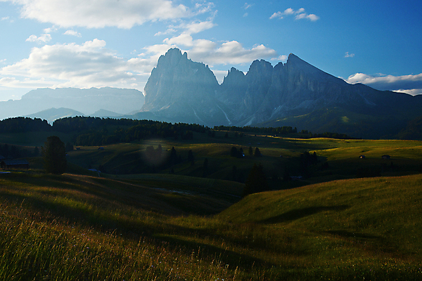 포토 JPG 해외이미지 공원 유럽 여행 백그라운드 자연 하늘 산 풍경 사람없음 야외 초록색 여름 일출 이탈리아 하이킹 가을 알프스 남쪽 내추럴 절정 해외202004 해외포토 계절 공공시설 나라 컬러 레저 노을 방향 생태계 파일형식 이미지허브
