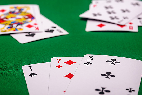 포토 JPG 해외이미지 손 놀이 탁자 성공 사람없음 빨간색 초록색 게임 마음 우승 최고 신용카드 행운 도박 위험 갑판 카지노 기회 포커 라스베가스 승자 에이스 해외202004 해외포토 컬러 가구 컨셉 배_교통 신체부위 금융 트럼프 파일형식 이미지허브