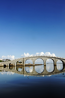 포토 JPG 해외이미지 전통 공원 아시아 난간 하늘 풍경 사람없음 야외 건물 물 파란색 흰색 묘사 오브젝트 해외202004 해외포토 자연요소 건축물 공공시설 나라 컬러 파일형식 이미지허브