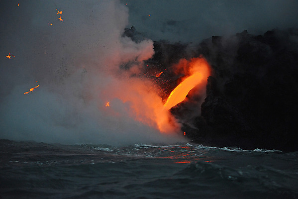 포토 JPG 해외이미지 바다 사람없음 야외 흐름 뜨거움 연기 위험 재해 화산 용암 화산섬 해외202004 해외포토 섬 컨셉 산 파일형식 이미지허브