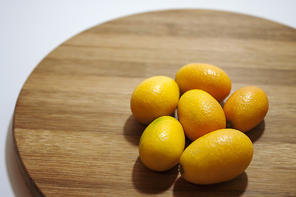 포토 JPG 해외이미지 음식 조각 다이어트 오렌지 과일 귤 사람없음 목재 초록색 농작물 노란색 주스 흰색 신선 그룹 횡단보도 맛 라임 고립 목판 채식주의자 해외202004 해외포토 나무 음료 컬러 컨셉 농업 재료 건강 보행로 채식 파일형식 이미지허브