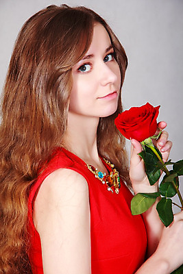 포토 JPG 해외이미지 백인 1 드레스 꽃 행복 유럽 백그라운드 발렌타인데이 선물 사랑 한명 10대 빨간색 빛 장미 갈색 유행 기쁨 회색 흰색 최고 파마 저녁 만족 냄새 스타일 해외202004 해외포토 서양인 식물 헤어스타일 옷 감정 나라 컬러 데이이벤트 청소년 사람 야간 파일형식 이미지허브