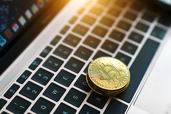 포토 JPG 해외이미지 디자인 기념일 백그라운드 크리스마스 돈 인터넷 비즈니스 벽지 추상 새로움 미술 사람없음 경제 파티 디지털 동전 검은색 페인트 흰색 축하 키보드 시장 황금 암호 떨어짐 폭발 가루 발굴 심볼 무역 질감 전자 초대 고립 가상 가상화폐 해외202004 해외포토 산업 컬러 컨셉 무늬 문화예술 이벤트 재산 파일형식 이미지허브